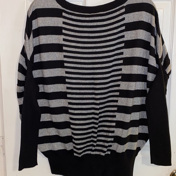 Allen B. Sweater SZ L NWOT . Black & Silver stripes. - Picture 7 of 9